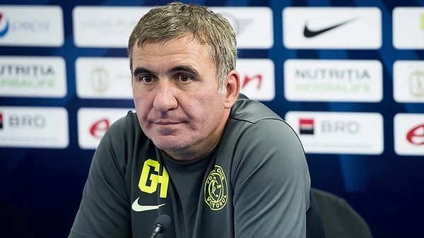 Gheorghe Hagi, Ianis Hagi'nin babası ve Galatasaray'ın efsane futbolcularından biri.