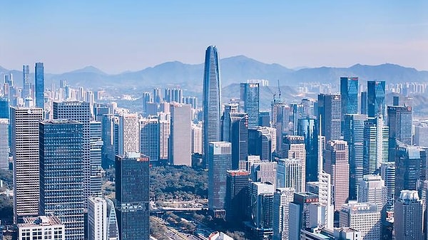 Hong Kong'dan metroyla yaklaşık 40 dakika.