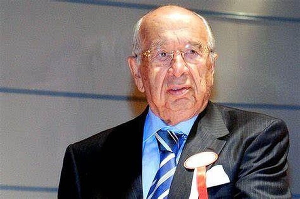 Kadir Has, Kayserili bir iş insanı ve hayırseverdir.