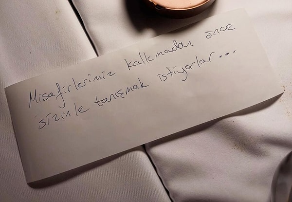 Paris'te podyumu salladıktan sonra Türkiye'ye dönen güzel oyuncu, yaptığı paylaşımla yine adından söz ettirdi.