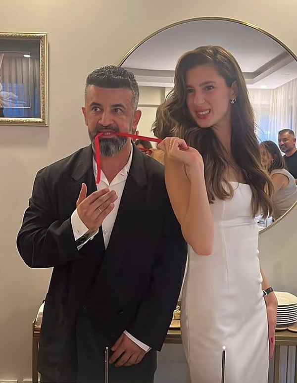 Engin Aykanat, televizyon ve eğlence sektöründe çalışan bir oyuncu menajeri.