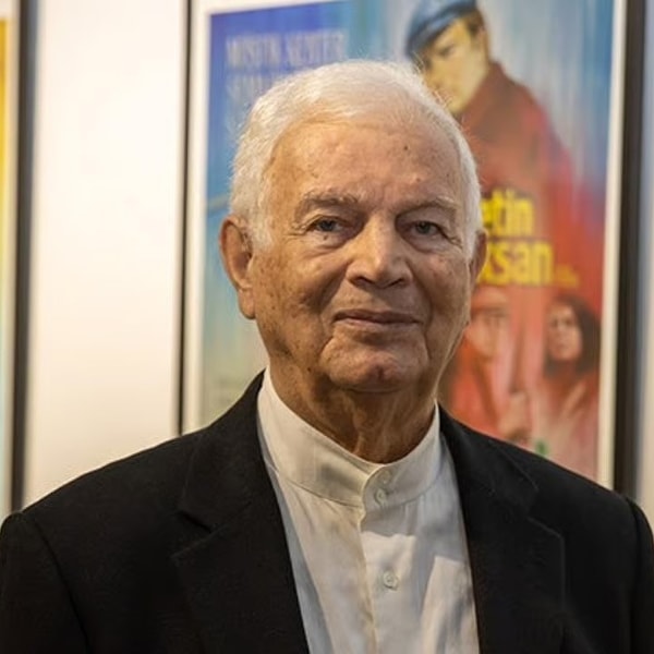 Türk sanat dünyasının kıymetli isimlerinden Süleyman Saim Tekcan'ı 86 yaşında kaybettik. Usta sanatçının vefatı, hem sanat hem de sinema dünyasında büyük üzüntü yarattı.
