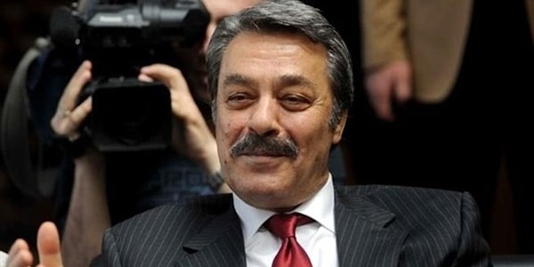 Kadir İnanır, mirasını 27 yıllık hayat arkadaşı Jülide Kural'a bırakan vasiyetiyle aylardır gündemde.