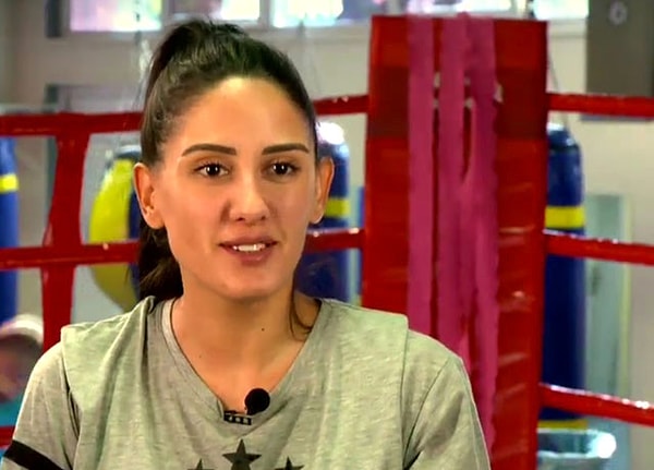 Gençlik yıllarında voleybol oynayan Sahra Işık, Survivor’la tanındı ve 2019’da İdris Aybirdi’yle evlendi.