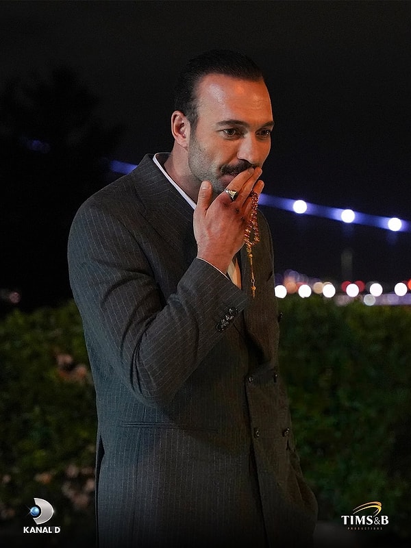 Timur Savcı, Eşref Tek'te Çağatay Ulusoy ve Görkem Sevindik dışındaki kadronun yepyeni olacağını açıkladı.