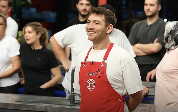 MasterChef Türkiye'nin 11. haftasında Enes ve Emre ilk eleme adayları olarak potaya girdi.
