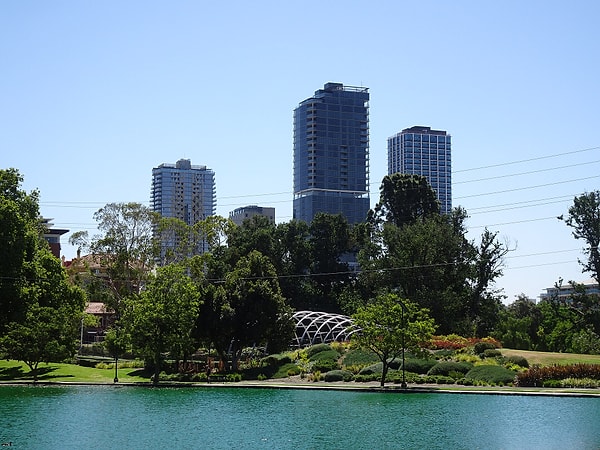 İkizi uçakla 2,5 saat uzaklıktaki Brisbane'de yaşıyordu.