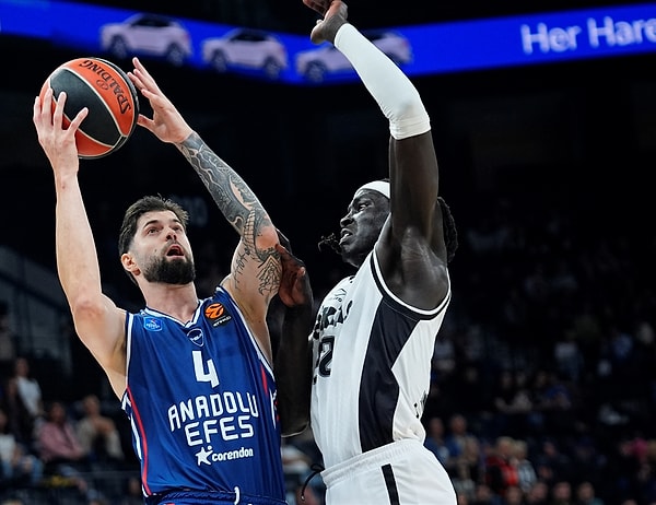 Beşiktaş'ta Omoruyi 16 sayı attı.