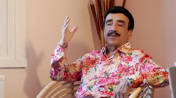“İkimiz Bir Fidanız”, “Son Mektup” ve “Seven Kıskanır” gibi şarkılarıyla tanıdığımız Hakkı Bulut, yıllardır arabesk müziğin en sevilen isimleri arasında.