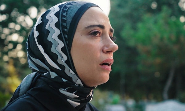 Kızılcık Şerbeti'nin 145. bölüm fragmanında Nursema, mezarlıktaki Asil'in karşısına çıktı.
