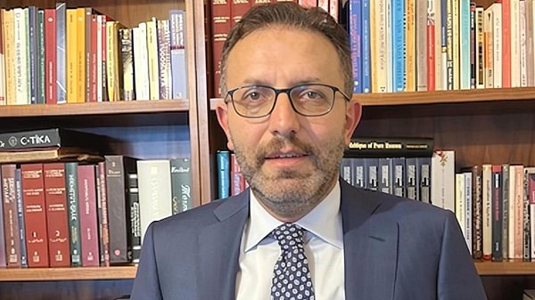 Aydın suçlamaları reddetti.
