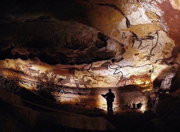 5. Fransa'daki Lascaux Mağarası, resimleri korumak için 1963'te ziyaretçilere kapatıldı.