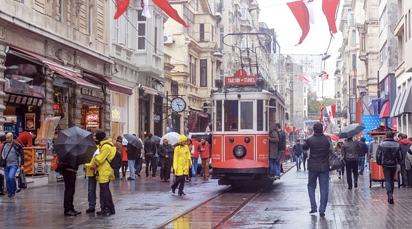 İstanbul Valiliği'nden Kuvvetli Yağış ve Fırtına Uyarısı