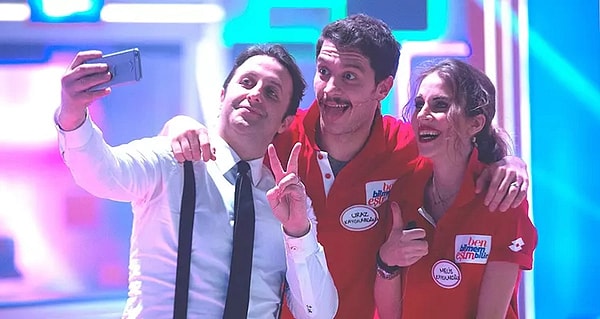 Ayrık'a göre programa katılan çiftlerdeki boşanma oranı Türkiye ortalamasından farklı değil, ünlüler daha çok dikkat çektiği için bu algı oluşuyor.