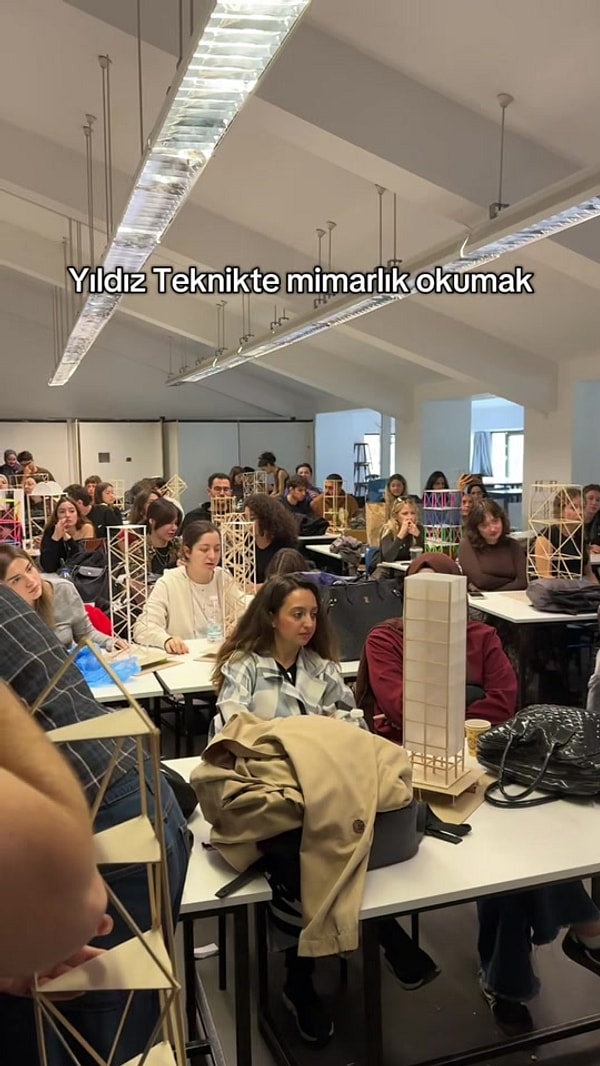 Mimarlık eğitiminde deprem, tek bir dersin değil taşıyıcı sistem, yapı bilgisi ve yapı statiği gibi birçok dersin ortak konusu olarak karşımıza çıkıyor.