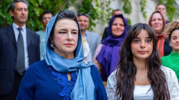 Anne Yarısı'nın Nazlı'sı Yeliz Korkmaz, fenomenlikten oyunculuğa geçiş sorusuna "Ben de aynı gemideyim" diye yanıt verdi.