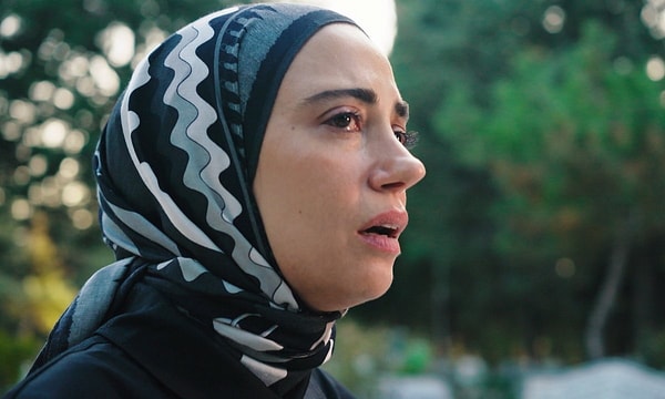 Yapımcı iptal sebebi olarak bayramı gösterdi, kulisler ise reklam gelirini konuşuyor.