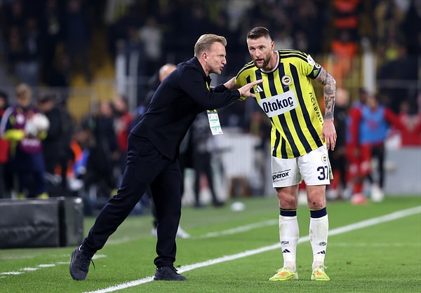 Kuyt ilk maçında Göztepe'ye karşı sahada.