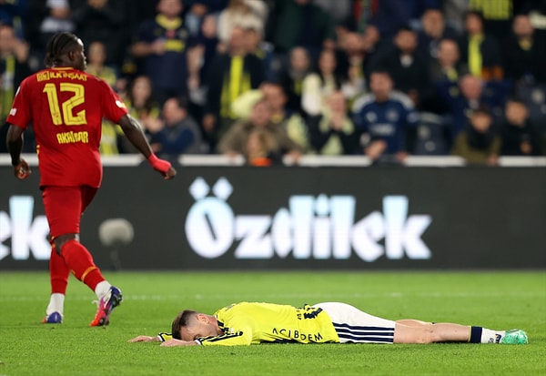 Kerem Aktürkoğlu pozisyonun ardından ıslıklandı.