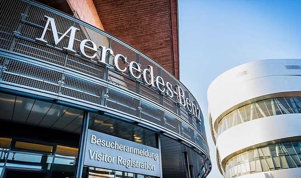 Bu sisteme geçiş için hazırlanan Mercedes, bayiler ve galeriler ile yaptığı iş birliğini bitirecek. Firma bunun yerine araçlarını pazarlayabileceği yeni satış noktaları açacak.
