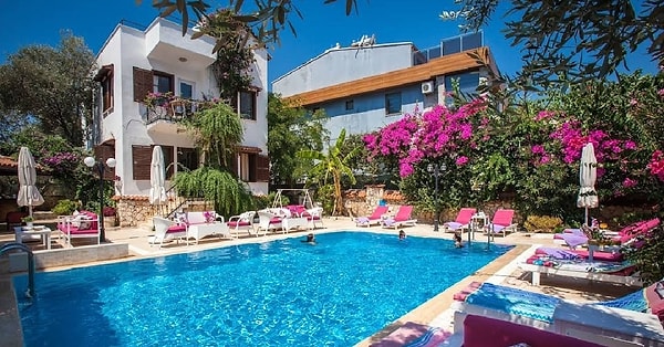 1. Papermoon Hotel