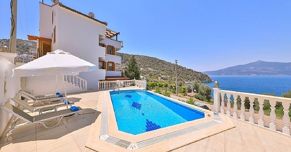3. Kuluhana Hotel & Villas