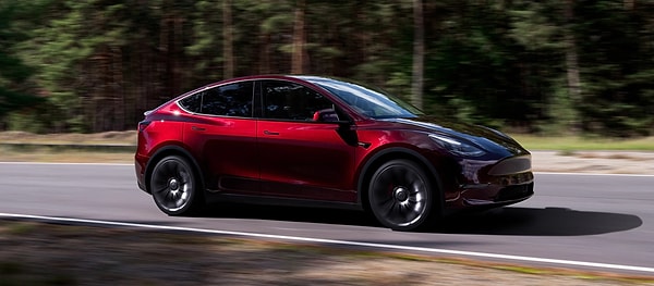 Geçtiğimiz ay ülkemize resmi olarak ayak basan elektrikli otomobil Tesla Model Y'ye ait ünlü renk seçeneği Avrupa'ya ve Türkiye'ye geliyor.