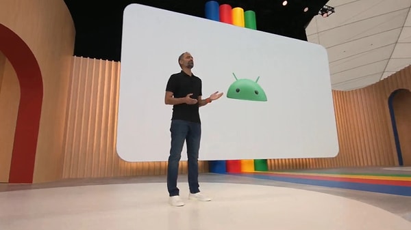 Google, geçtiğimiz gün "Universal Translator", bir başka deyişle Evrensel Çevirmen, isimli yeni bir çeviri teknolojisini sergiledi.