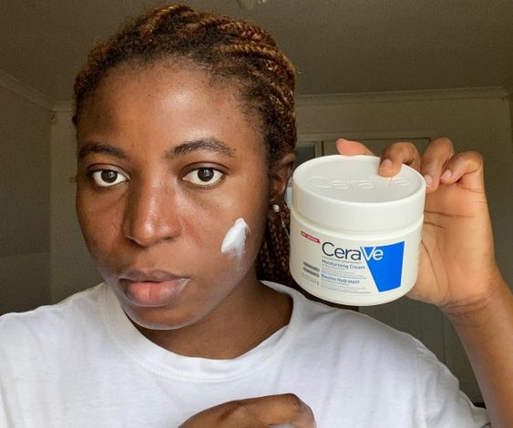 12. Geceden gündüze tercih edebileceğiniz etkili bir nemlendirici: CeraVe nemlendirici