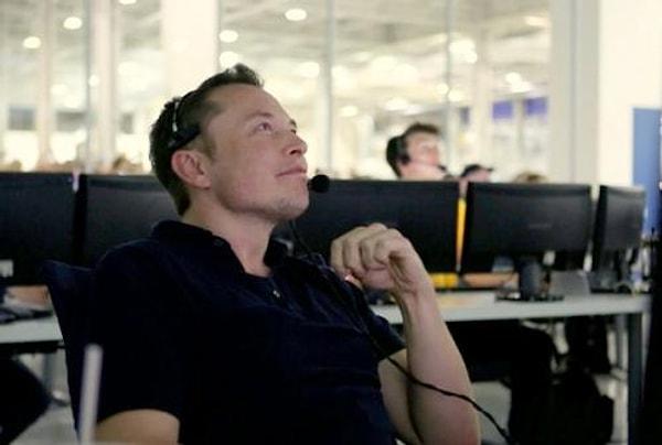 PayPal ödeme sistemi ile tanınan, ardından Tesla ve SpaceX gibi otomotiv ve uzay sektöründe zirveye ulaşan ünlü milyarder Elon Musk, uzun bir süredir Mars'a kafayı takmış durumda.