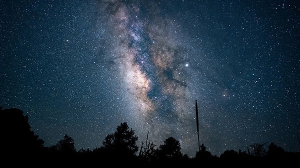 İlk olarak toplandığında 4 ila 8 GHz bandında olan sinyaller, daha kolay incelenmek için normal bir radyo istasyonunun bandının onda birine kadar düşürüldü.