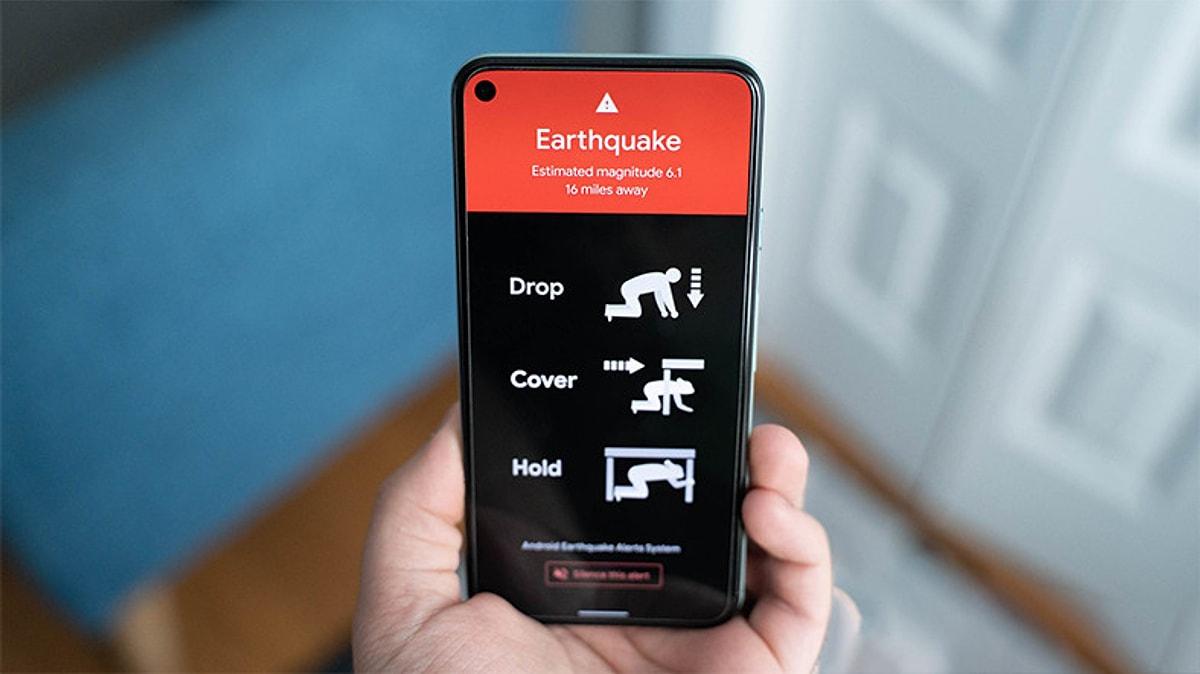 Google'dan gelen açıklamalar ise anketlere ters olarak, Türkiye'de milyonlarca kişinin deprem uyarısı aldığını söylüyor. Öte yandan, üçüncü taraf veriler de deprem sisteminin ilk sarsıntıda sağlıklı çalışmadığını kanıtlıyor.