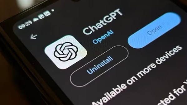 Ünlü yapay zekanın geliştiricisi OpenAI, Haziran ayında iOS cihazlarına getirdiği ChatGPT mobili iki aylık bir aradan sonra Android kullanıcıların beğenesine sundu.