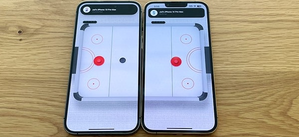 iPhone sahipleri, Try Galaxy uygulamasındaki QR kod bağlantısı sayesinde iki iPhone 14 modelini sanki tek bir cihazmış gibi kullanabiliyor.