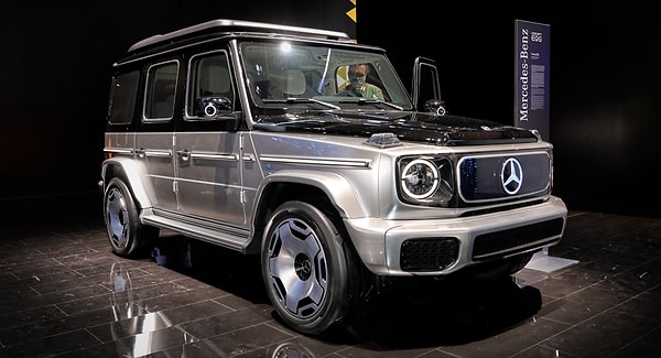 Performans tarafında, günümüz güçlü G-Serisi'ni aratmak istemeyen Mercedes, yeni SUV'larında çift elektrikli motor ve dört tekerlekten çekiş sistemini benimseyecek.