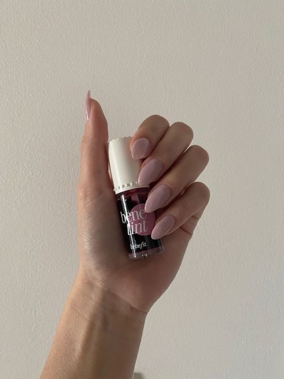 11. Dudak tintleri ile daha canlı ve sağlıklı dudak görünümleri elde edebilirsiniz.