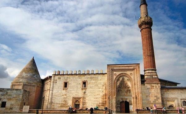 21. Anadolu'nun Ortaçağ Dönemi Ahşap Hipostil Camileri (2023)