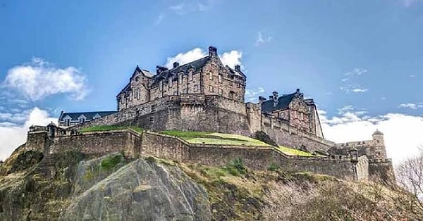 8. Edinburgh Kalesi – Edinburgh, İskoçya