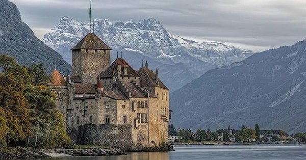 13. Chillon Şatosu - İsviçre