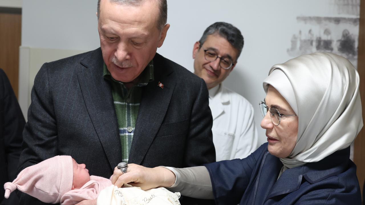 Erdoğan 'Asım Özdemir' adı verilen bebeğin adını da hastanede bizzat kendi kulağına okudu.