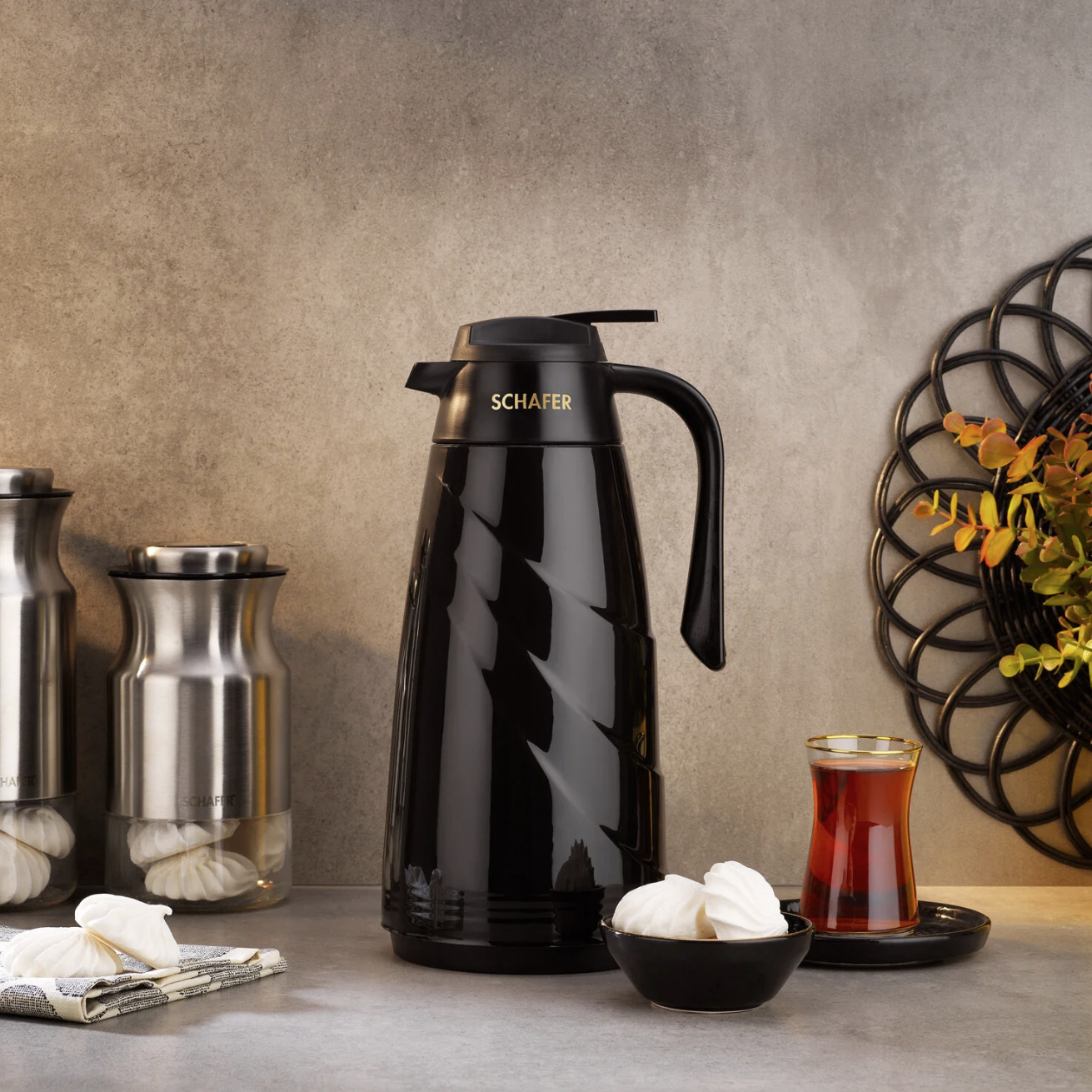 Bu termos, içeceklerinizi uzun süre sıcak veya soğuk tutma yeteneğiyle, gün boyu ihtiyaçlarınızı karşılar!