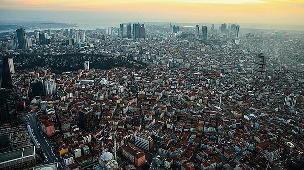 Prof. Dr. Okan Tüysüz, en kötü senaryoda İstanbul'u vuracak fayın 7,5 civarı bir deprem üretmesinin beklendiğini belirtti ve depremi en fazla hissedecek alanlara ilişkin bir grafik paylaştı.