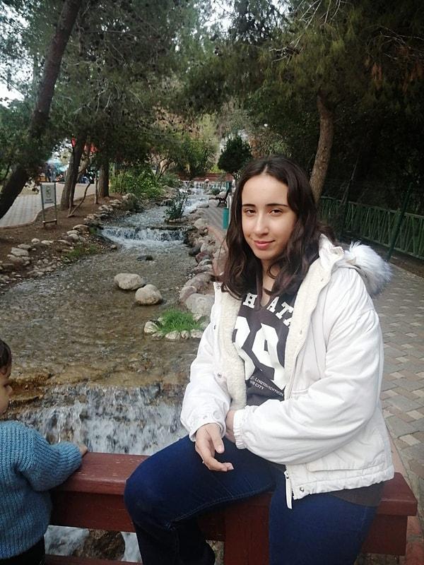 Adana'nın Yüreğir ilçesine bağlı Karacaoğlan Mahallesi’nde yaşayan Fatma (42) ve Şafak Kartal (44) çiftinin 13 yaşındaki kızları Mina Kartal’dan 31 Ocak’tan bu yana haber yok.