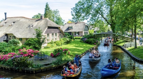 5. Giethoorn