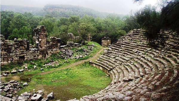 1. Phaselis Antik Tiyatrosu