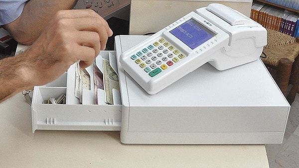 Satıcılar son dönemde fiş yerine müşteriye adisyon gibi belgeler sunabiliyor. Müşterilerde bunun fiş yerine geçtiğini düşüncesi oluşuyor. Böyle bir durumda satıcıya iki kat özel usülsüzlük cezası verilecek.
