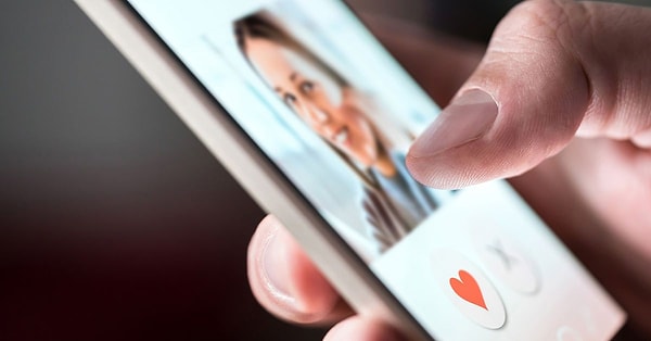 Olay Ankara'nın Çankaya ilçesindeki bir evde yaşandı. 39 yaşındaki Ö.I. arkadaşlık uygulaması üzerinden 'Salih20' rumuzunu kullanan bir kızla tanışarak görüşmek istedi.