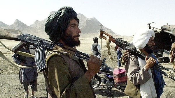 Taliban'dan yapılan açıklamada, sakalsız olduğu tespit edilen güvenlik güçleri mensubu 281 kişinin görevine son verildiğini belirtildi.