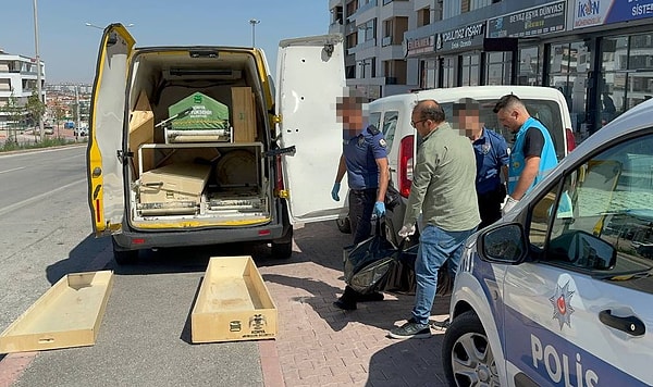 Ekipler, Arslan’ın birkaç gündür masaj salonunda kaldığını, kendisini darp eden eski sevgilisi Emrah Demirkıran için uzaklaştırma kararı aldırdığını tespit etti.