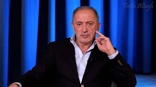 Fatih Altaylı'yı hedef alan Bilal Erdoğan, "Bu Fatih Altaylı denilen ahlaksız adam askerlerin postallarını yalıyordu. Askerler 'Kalk' dediğinde kalkıyordu, 'Yat' dediğinde yatıyordu bu adam." ifadelerini kullandı.